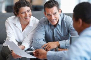 3 people discussing business